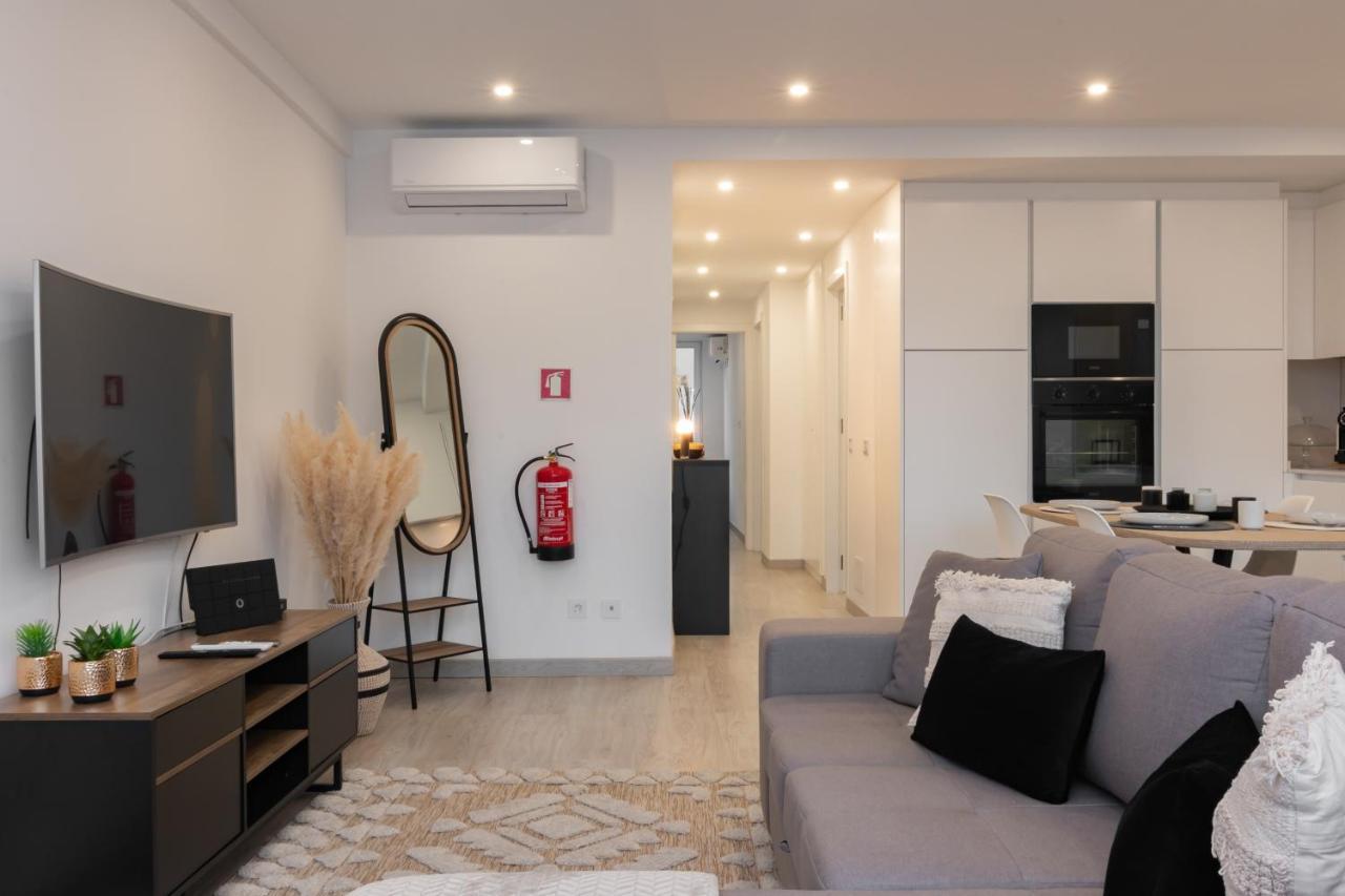 Stylish Apartment W/ River View By Lovelystay Оэйраш Экстерьер фото