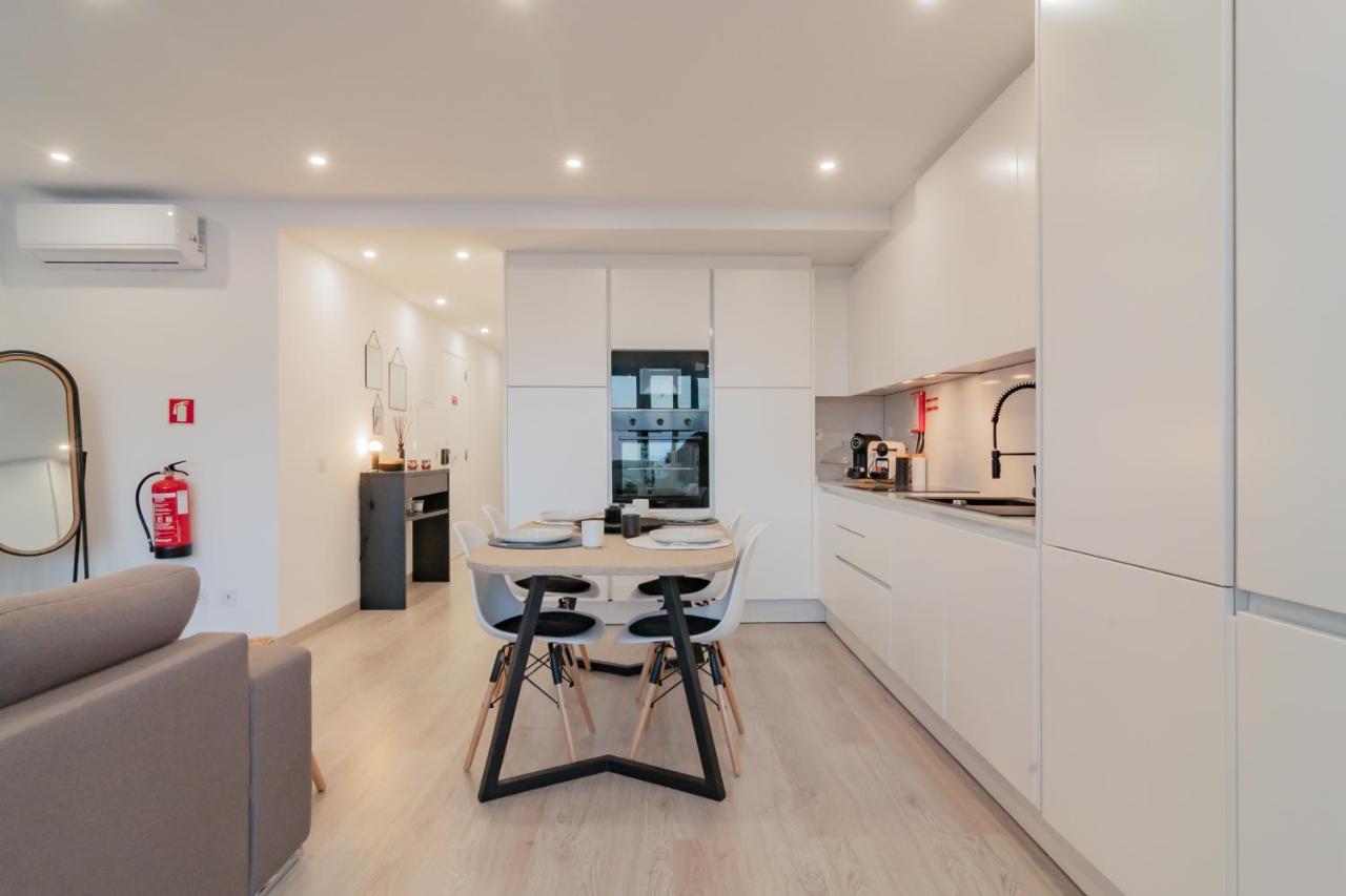 Stylish Apartment W/ River View By Lovelystay Оэйраш Экстерьер фото