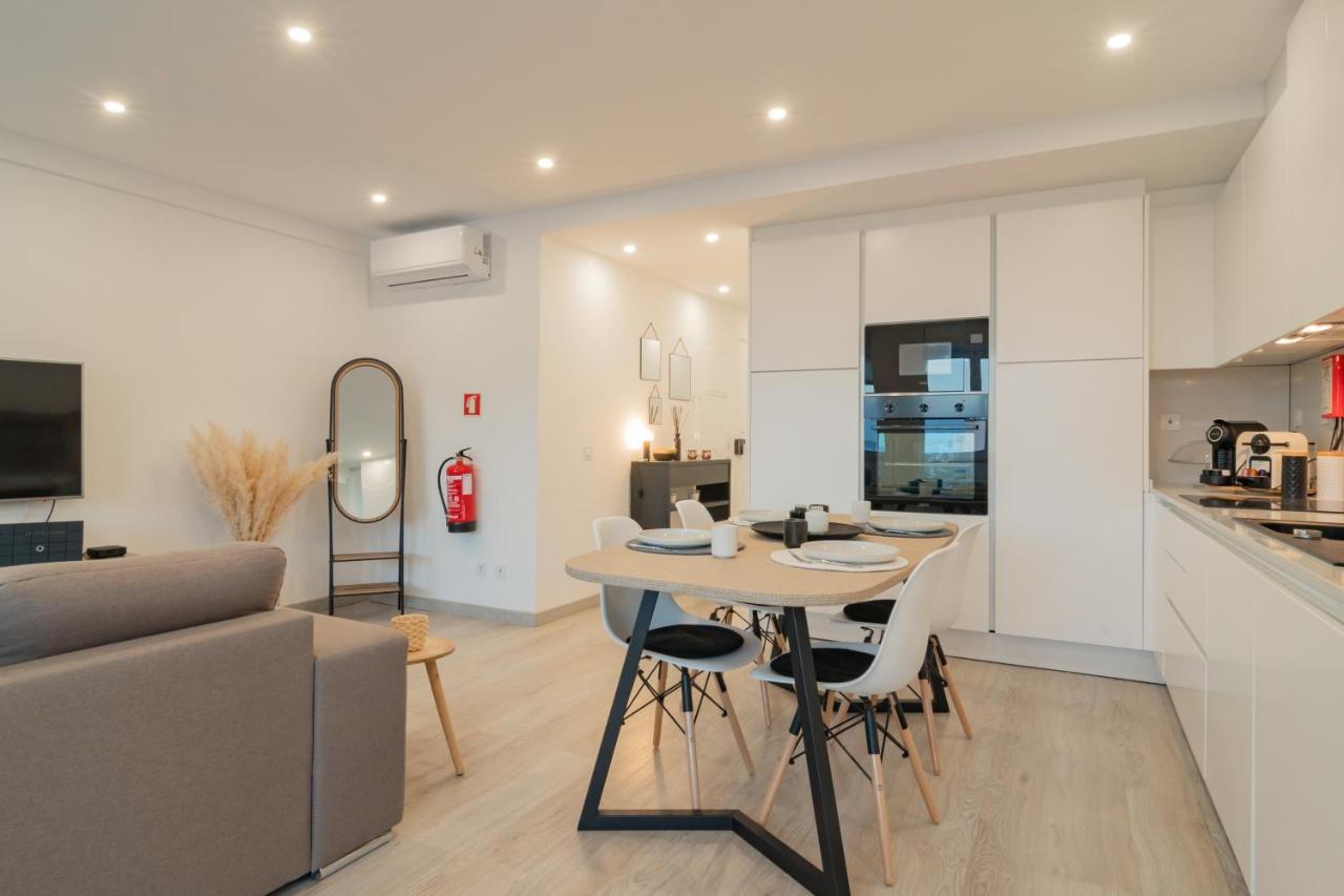 Stylish Apartment W/ River View By Lovelystay Оэйраш Экстерьер фото