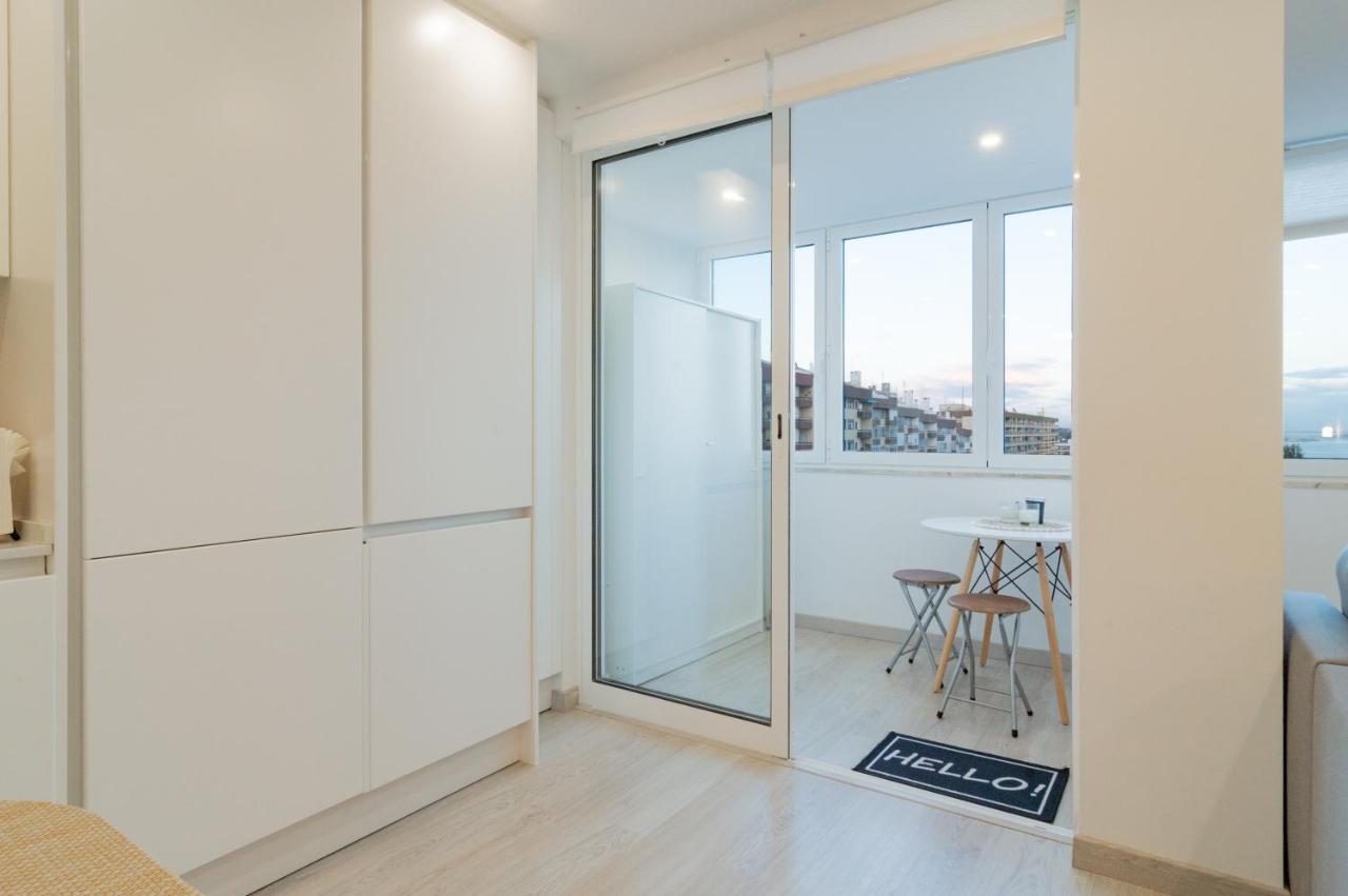Stylish Apartment W/ River View By Lovelystay Оэйраш Экстерьер фото