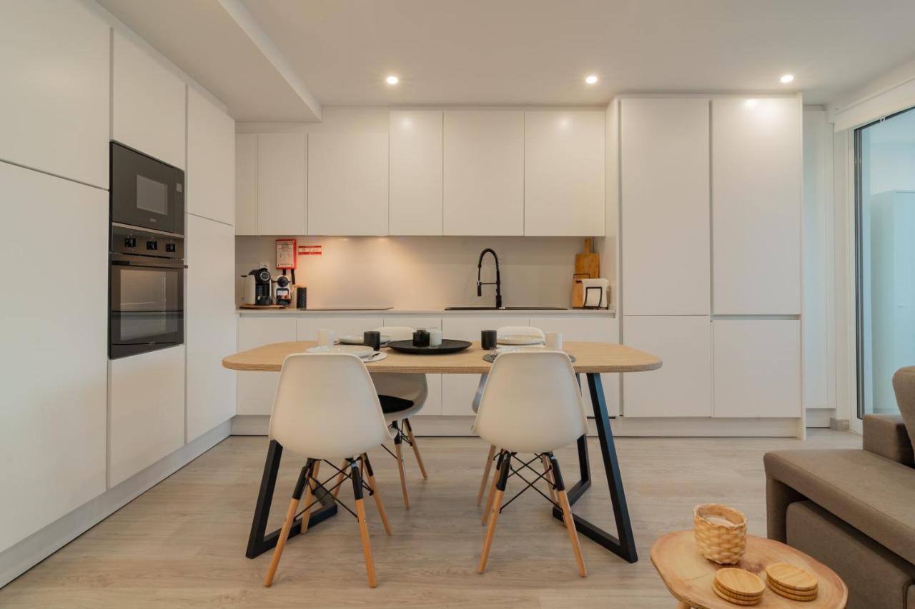 Stylish Apartment W/ River View By Lovelystay Оэйраш Экстерьер фото