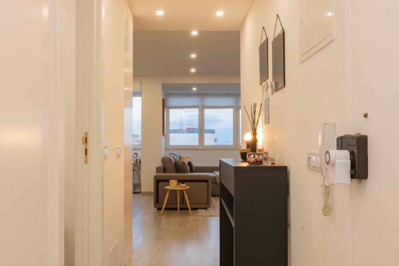 Stylish Apartment W/ River View By Lovelystay Оэйраш Экстерьер фото